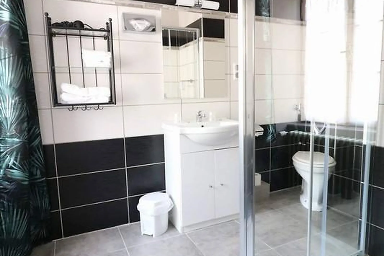 Lieux événementiels, HÔTEL-RESTAURANT AUX TROIS ROSES