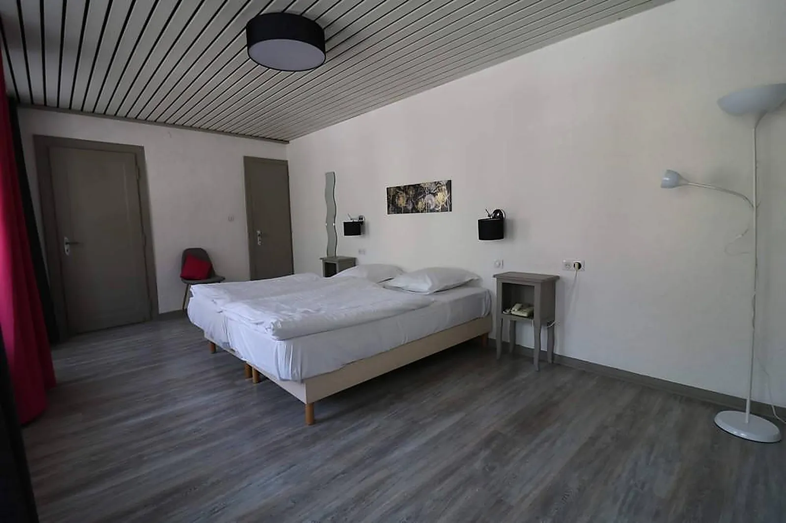 Lieux événementiels, HÔTEL-RESTAURANT AUX TROIS ROSES