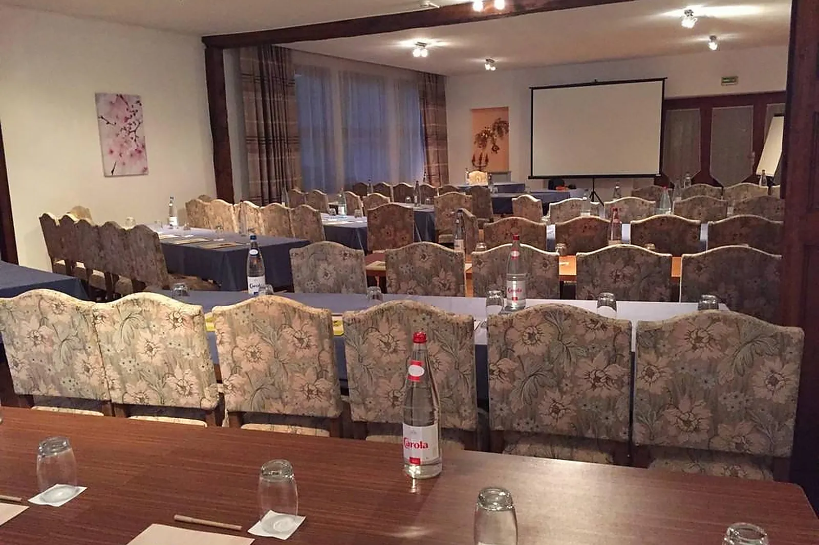 Lieux événementiels, HÔTEL-RESTAURANT AUX TROIS ROSES