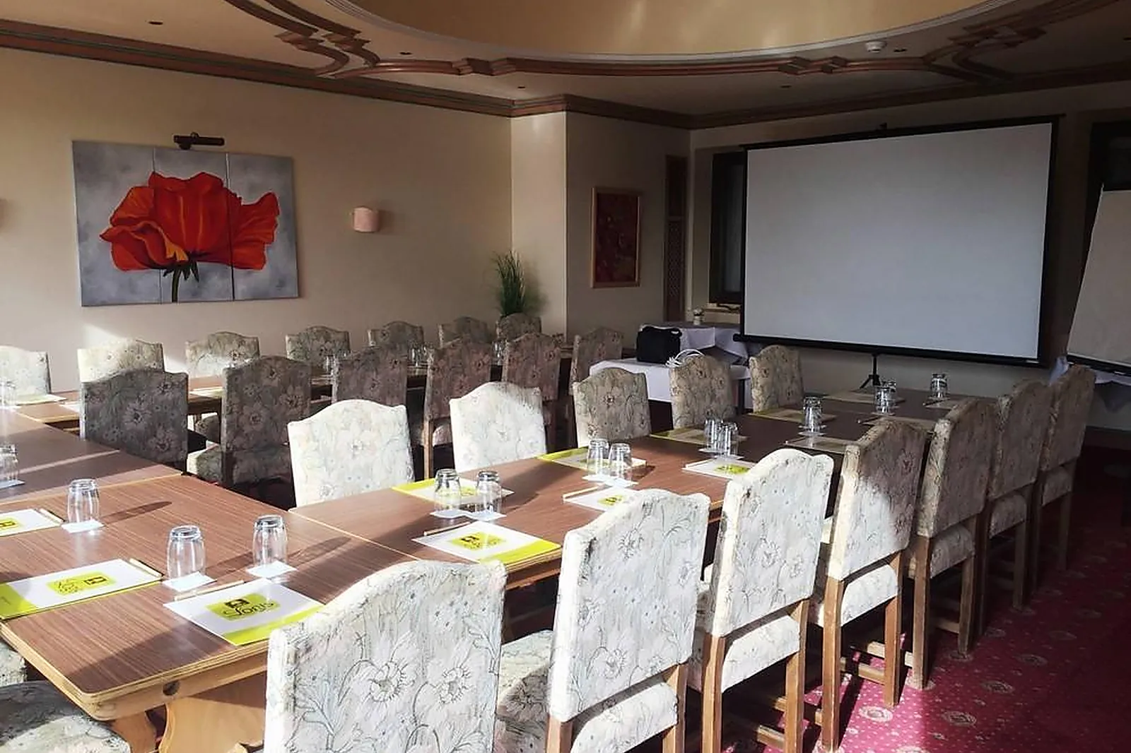 Lieux événementiels, HÔTEL-RESTAURANT AUX TROIS ROSES