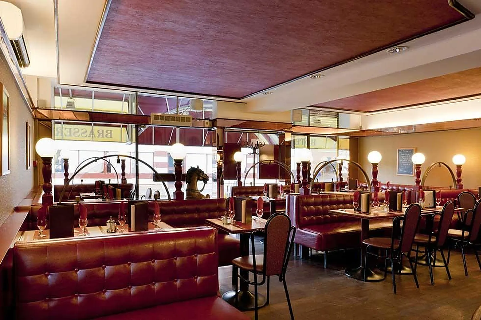 Lieux événementiels, HÔTEL RESTAURANT LE CHEVAL ROUGE