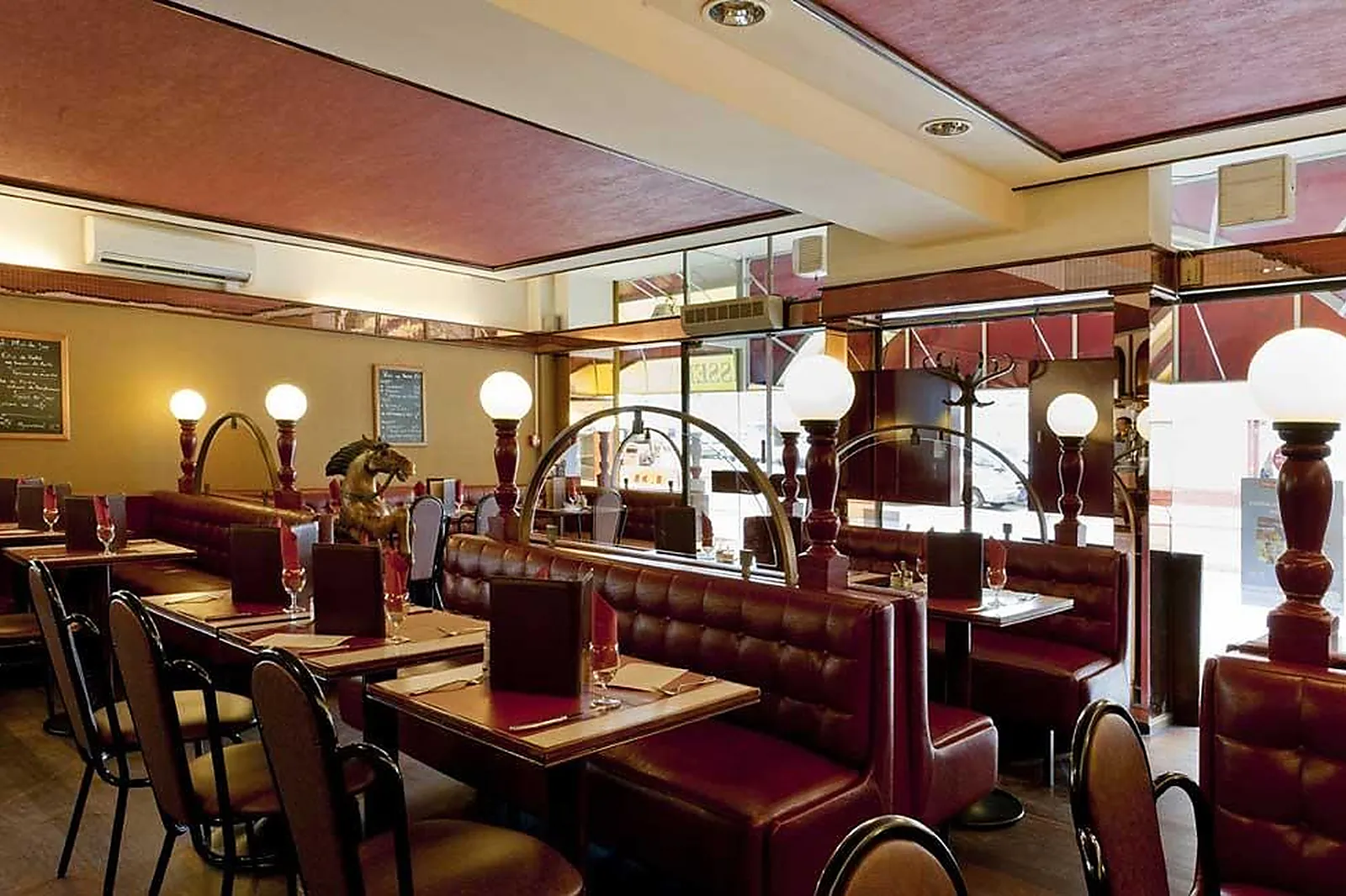 Lieux événementiels, HÔTEL RESTAURANT LE CHEVAL ROUGE