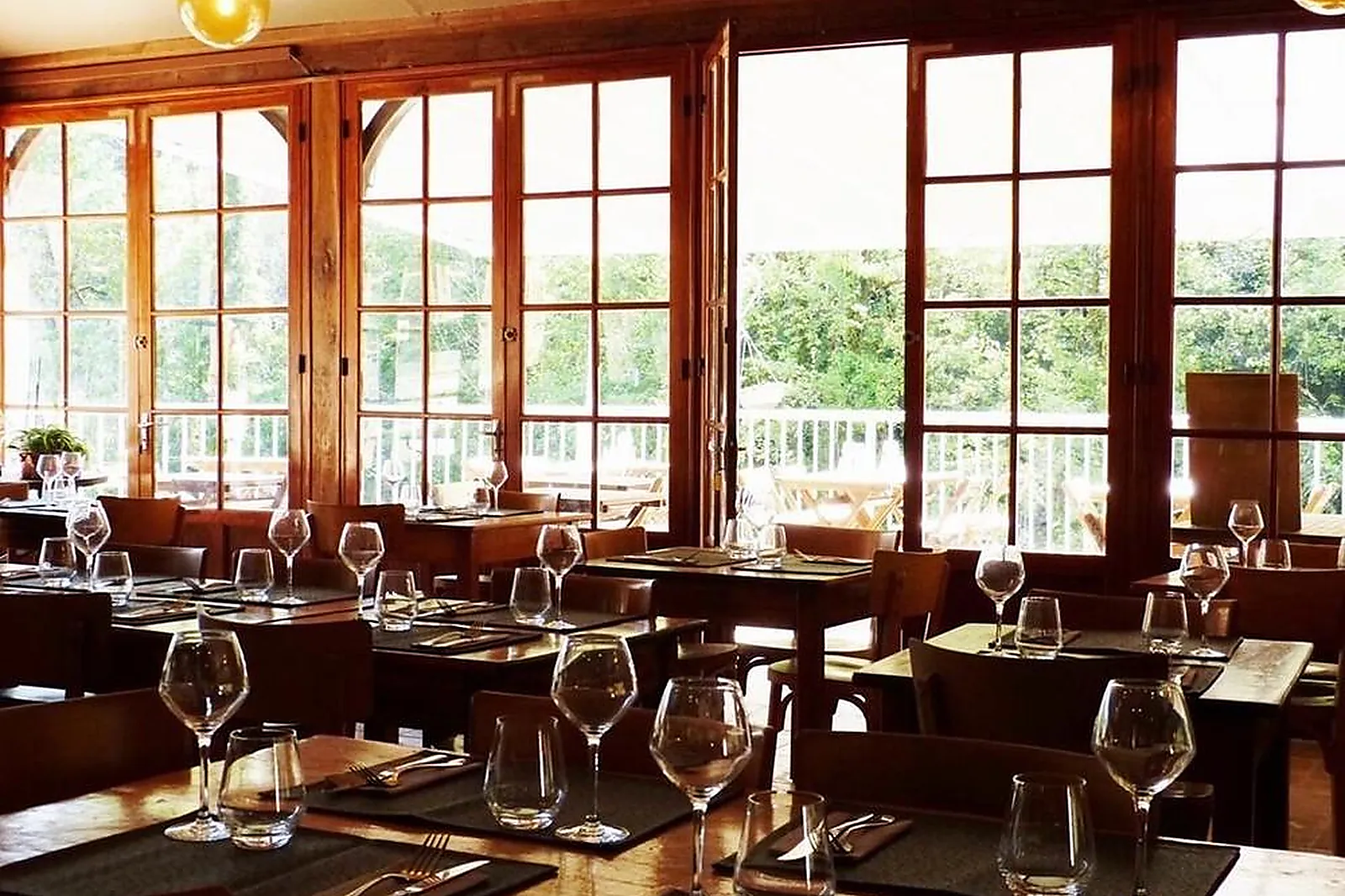 Lieux événementiels, HÔTEL RESTAURANT DES GROTTES