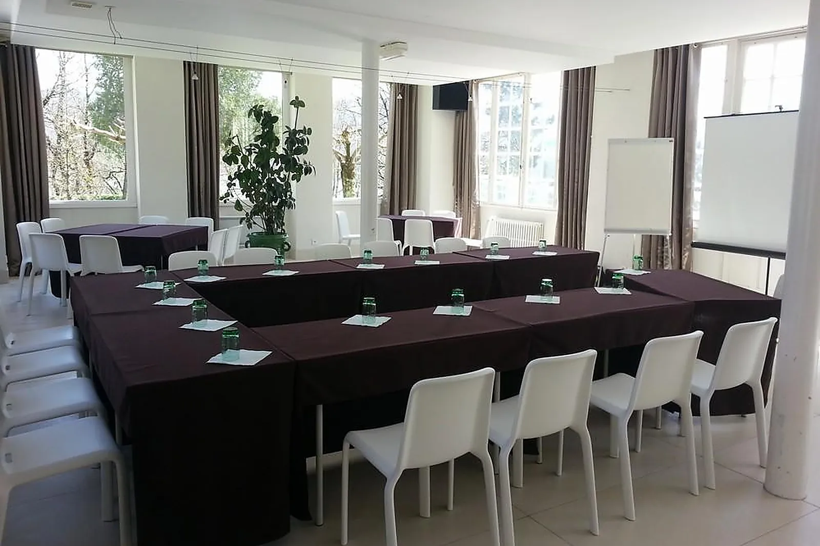 Lieux événementiels, HÔTELLERIE DU LAC