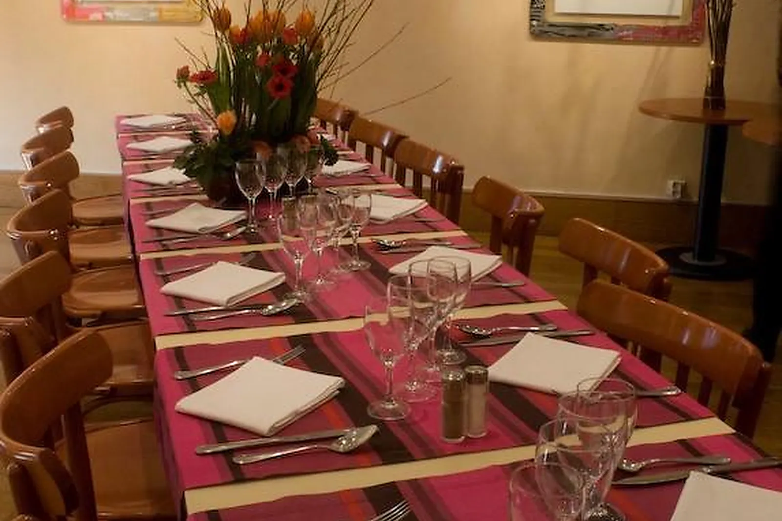 Lieux événementiels, HUGUETTE CAFÉ CANTINE DU BON VIVRE