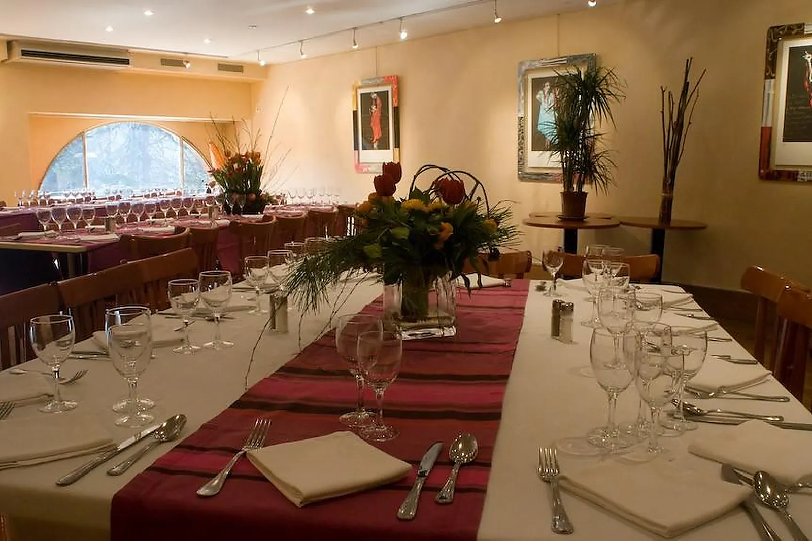 Lieux événementiels, HUGUETTE CAFÉ CANTINE DU BON VIVRE