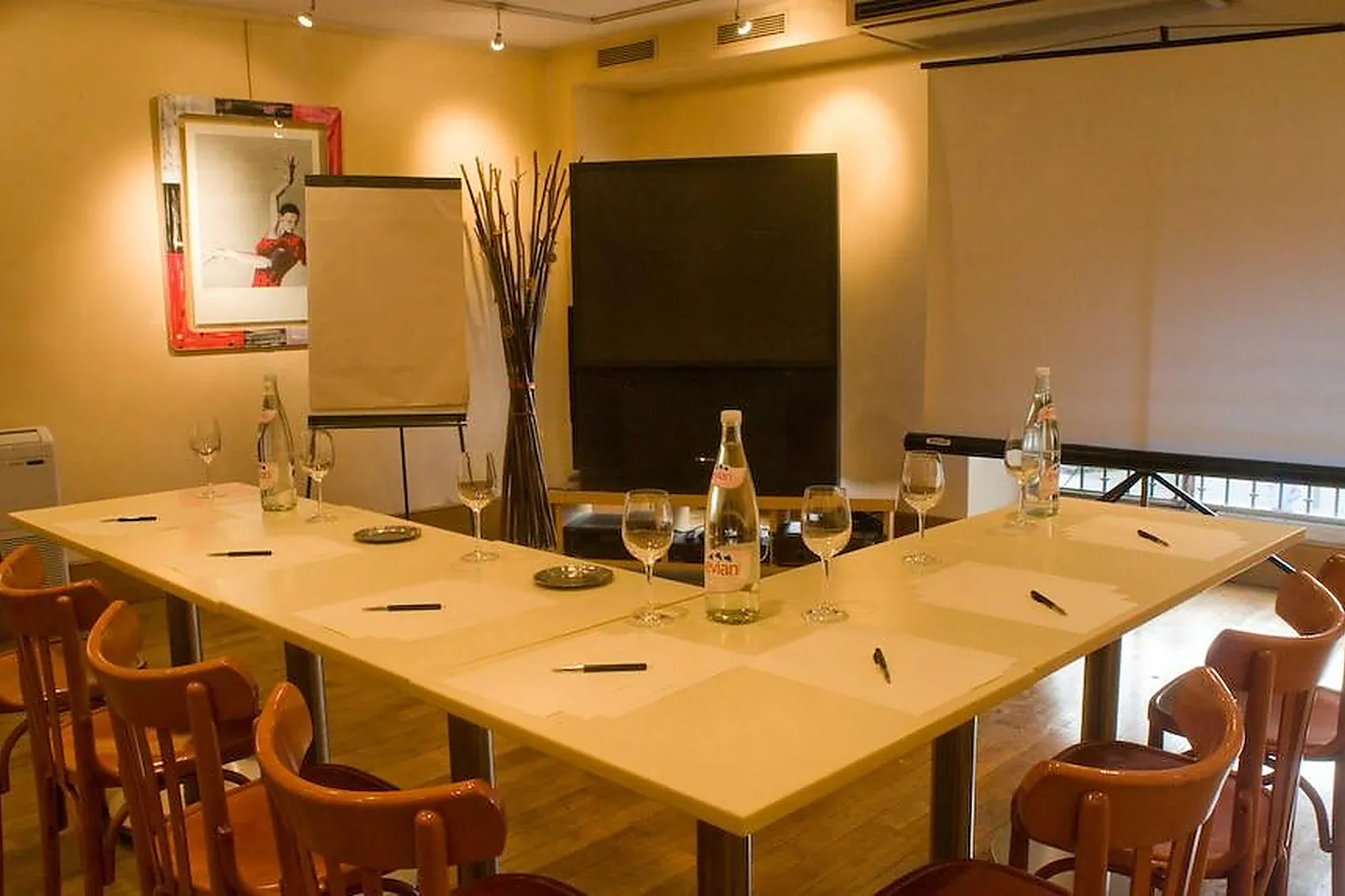 Lieux événementiels, HUGUETTE CAFÉ CANTINE DU BON VIVRE