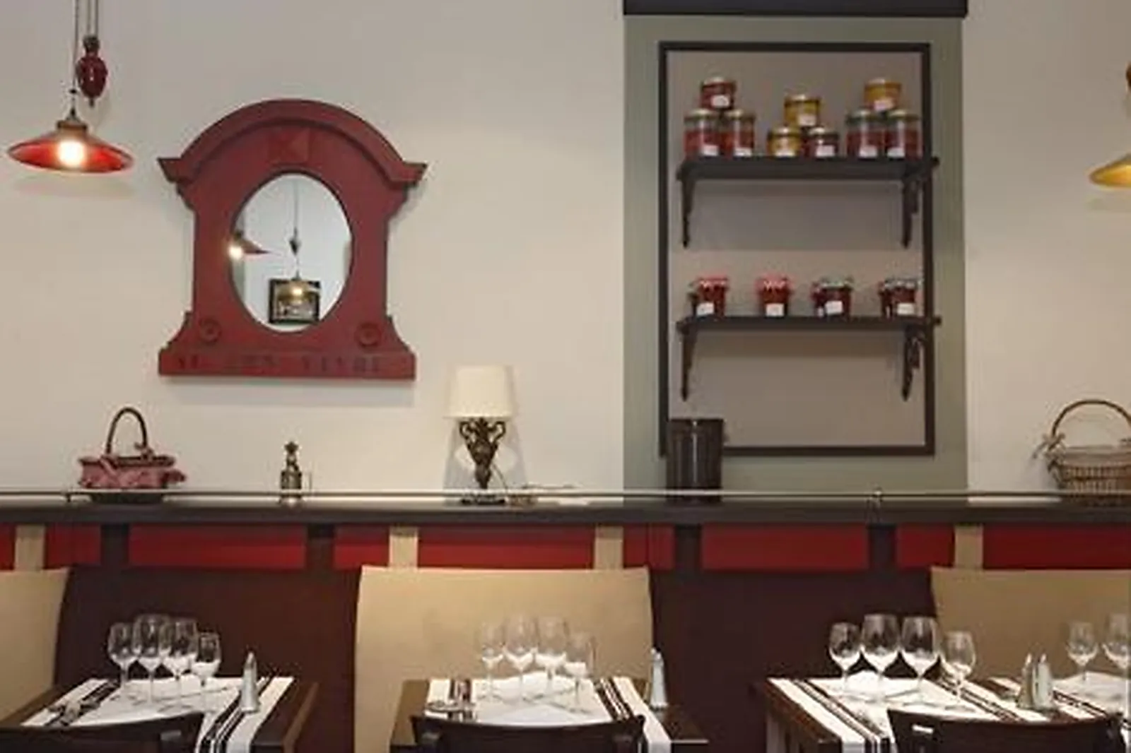 Lieux événementiels, HUGUETTE CAFÉ CANTINE DU BON VIVRE