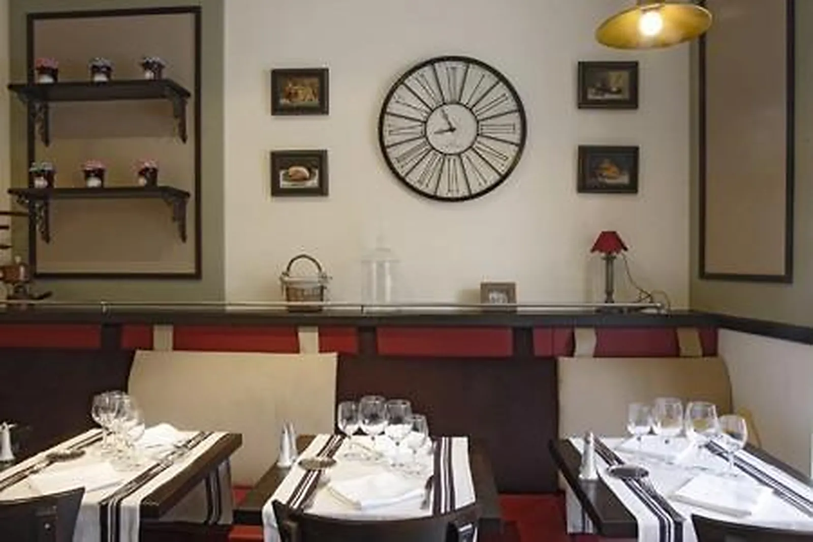 Lieux événementiels, HUGUETTE CAFÉ CANTINE DU BON VIVRE