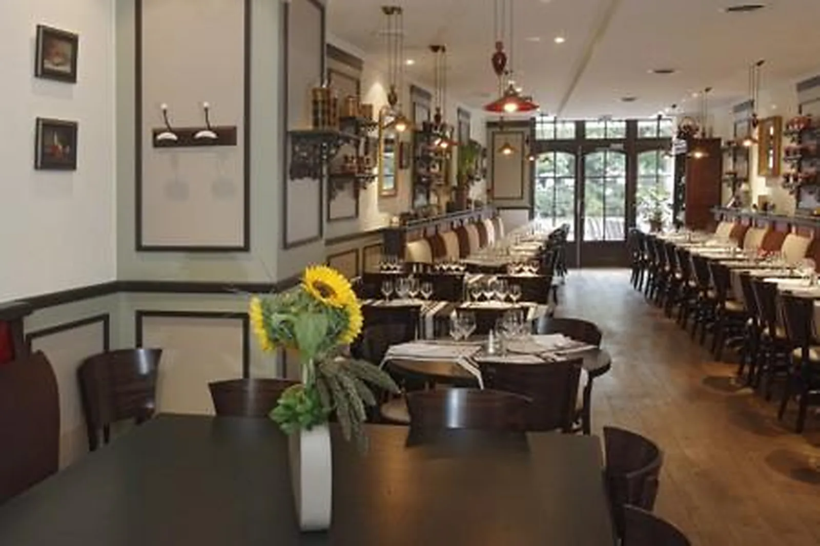 Lieux événementiels, HUGUETTE CAFÉ CANTINE DU BON VIVRE