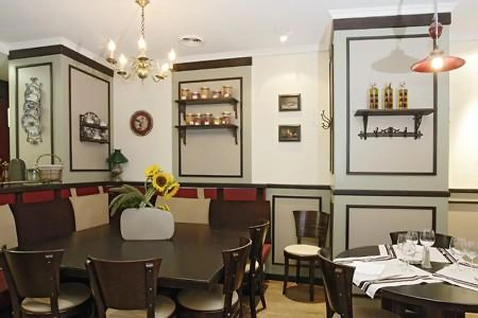 Lieux événementiels, HUGUETTE CAFÉ CANTINE DU BON VIVRE