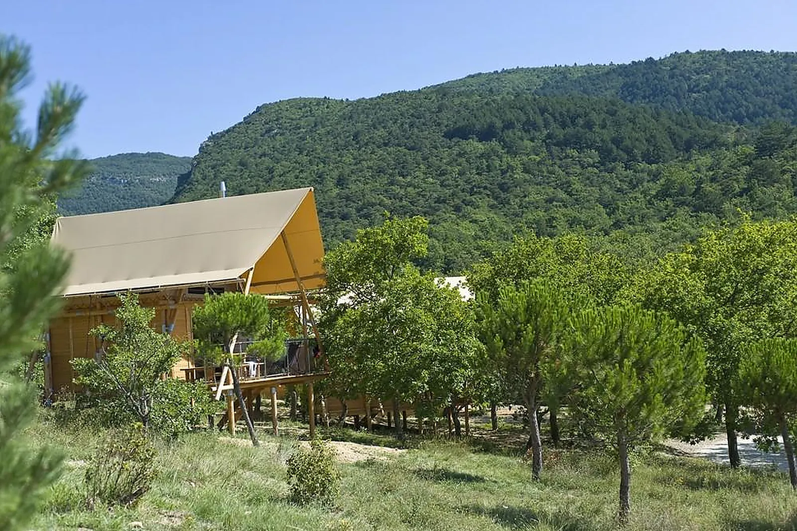 Lieux événementiels, HUTTOPIA DIEULEFIT