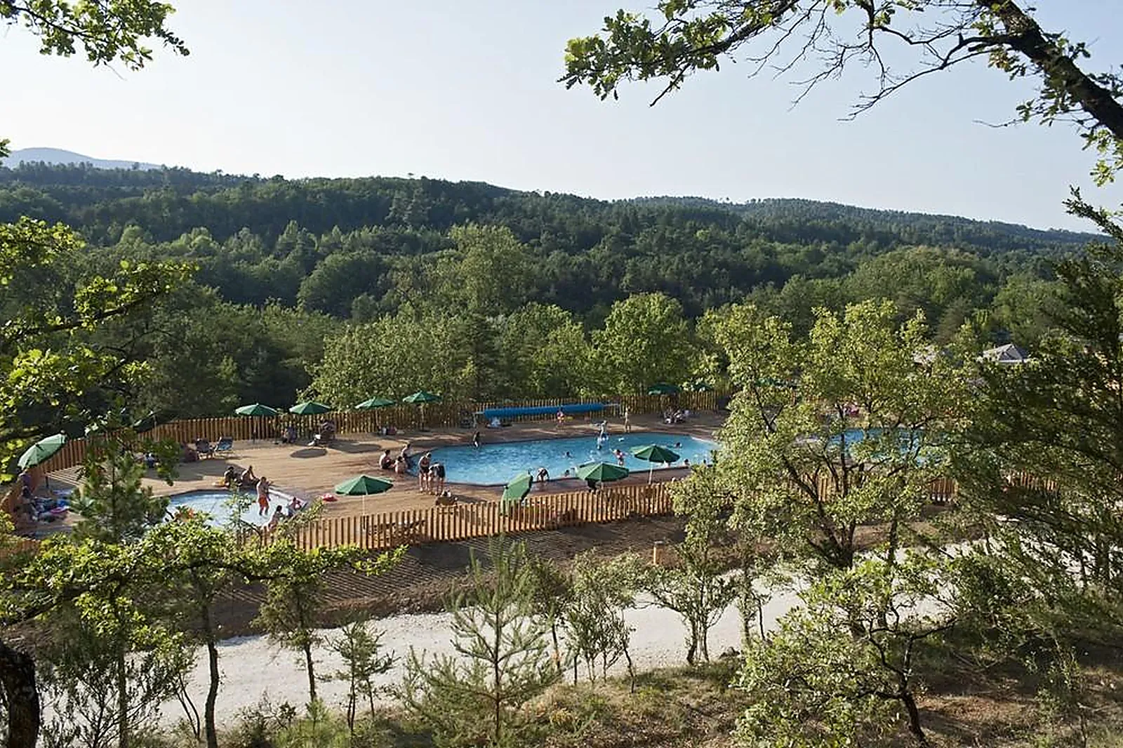 Lieux événementiels, HUTTOPIA SUD ARDÈCHE