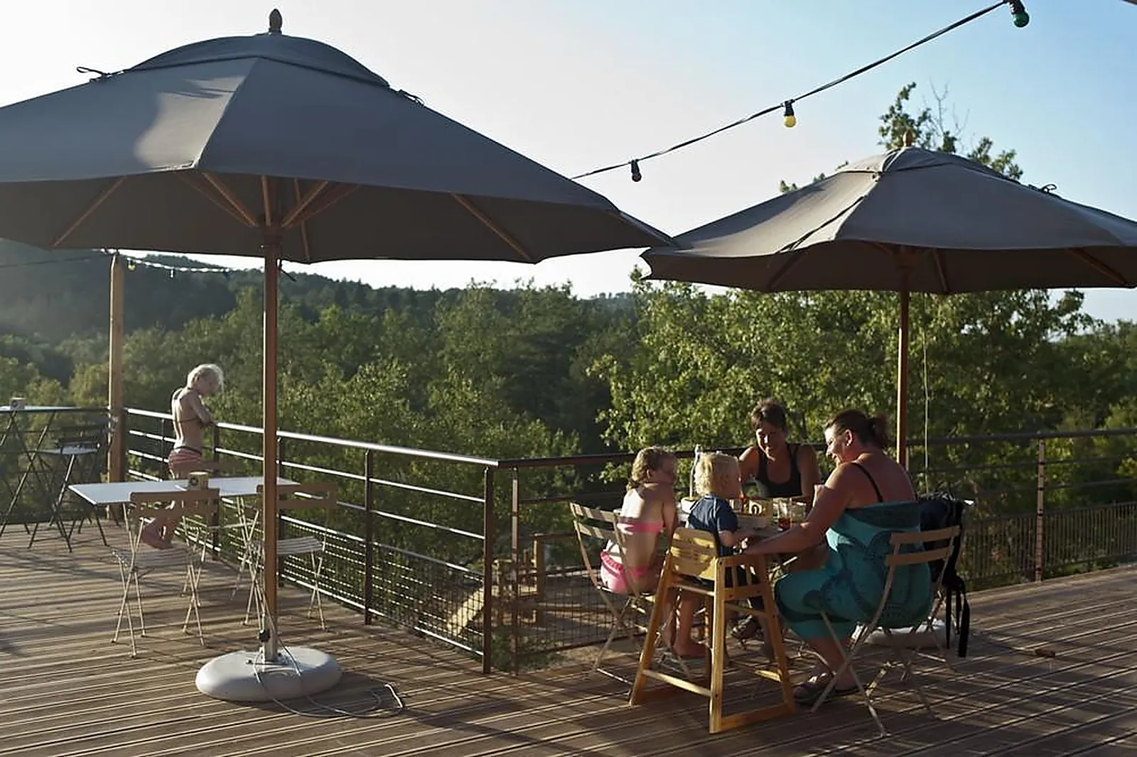 Lieux événementiels, HUTTOPIA SUD ARDÈCHE
