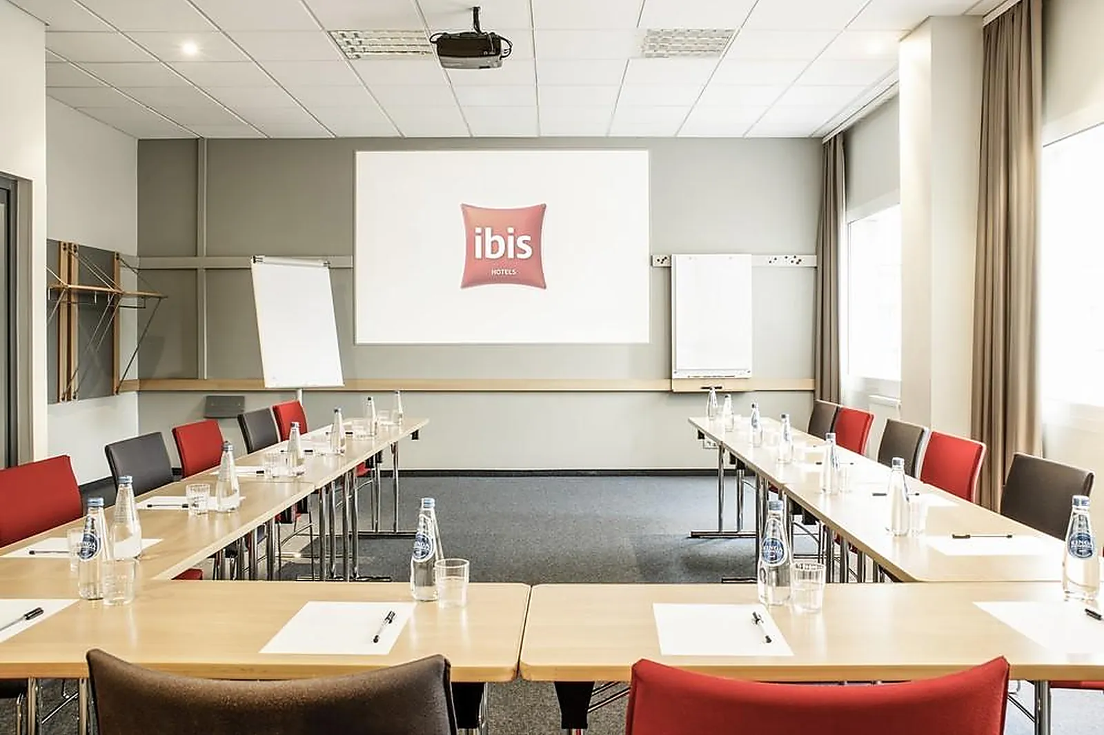 Lieux événementiels, IBIS AVIGNON SUD