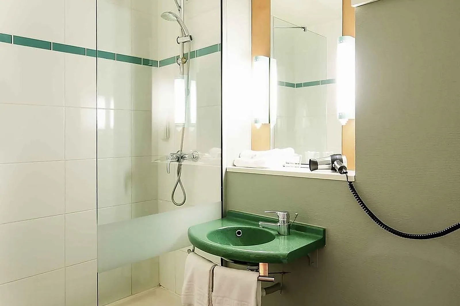 Lieux événementiels, IBIS BREST KERGARADEC AÉROPORT