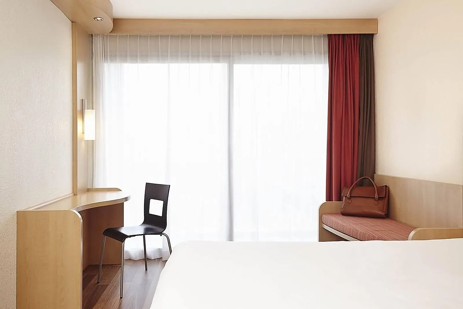 Lieux événementiels, IBIS CAVAILLON PORTES DU LUBERON