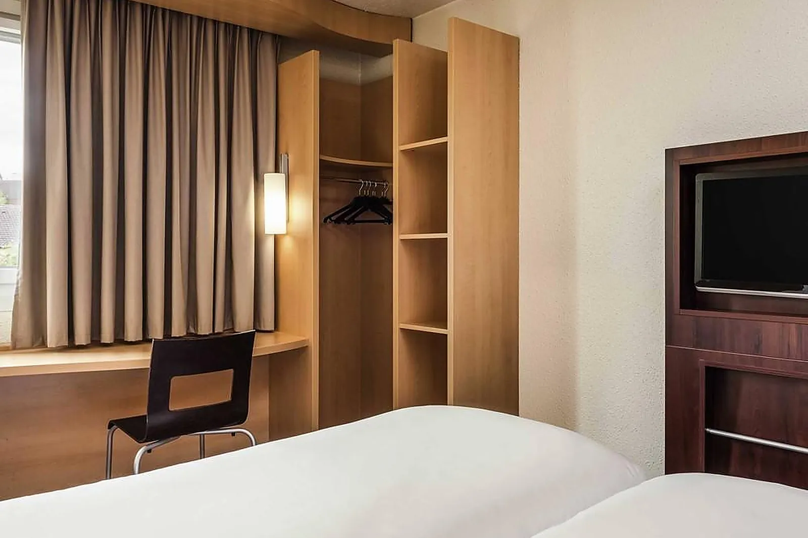 Lieux événementiels, IBIS CERGY-PONTOISE LE PORT