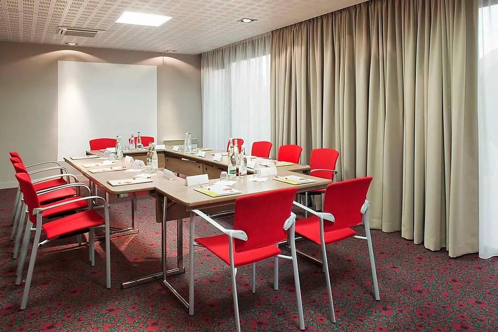 Lieux événementiels, IBIS CERGY-PONTOISE LE PORT