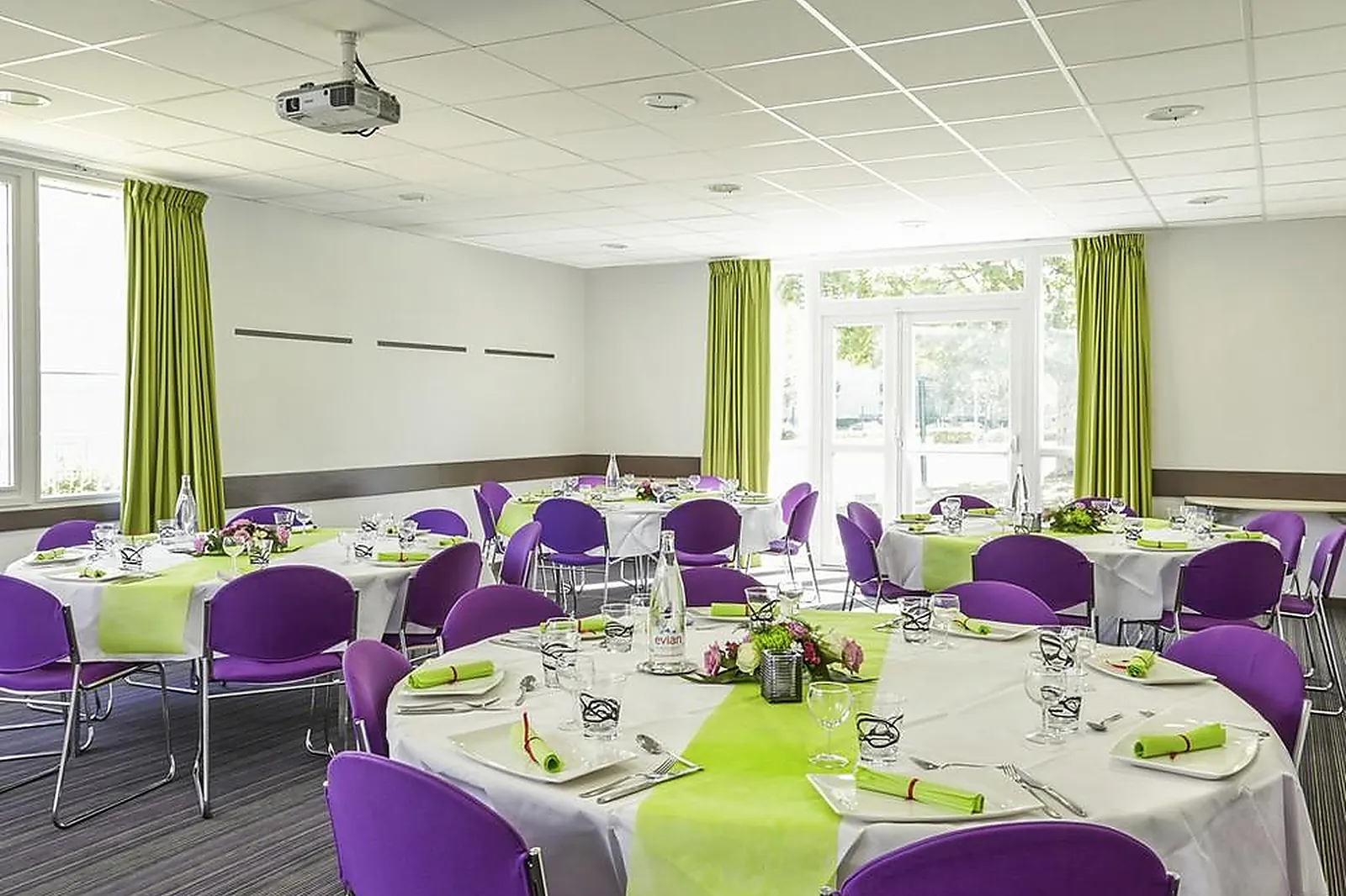 Lieux événementiels, IBIS CHARTRES OUEST LUCÉ