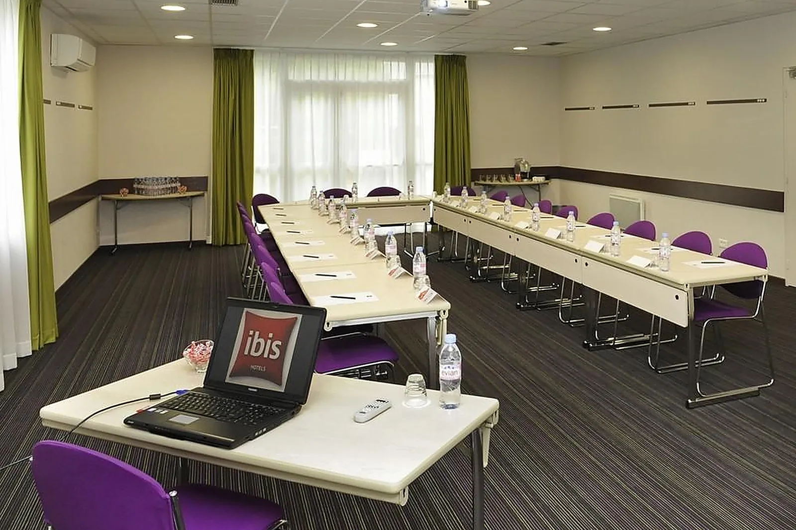 Lieux événementiels, IBIS CHARTRES OUEST LUCÉ