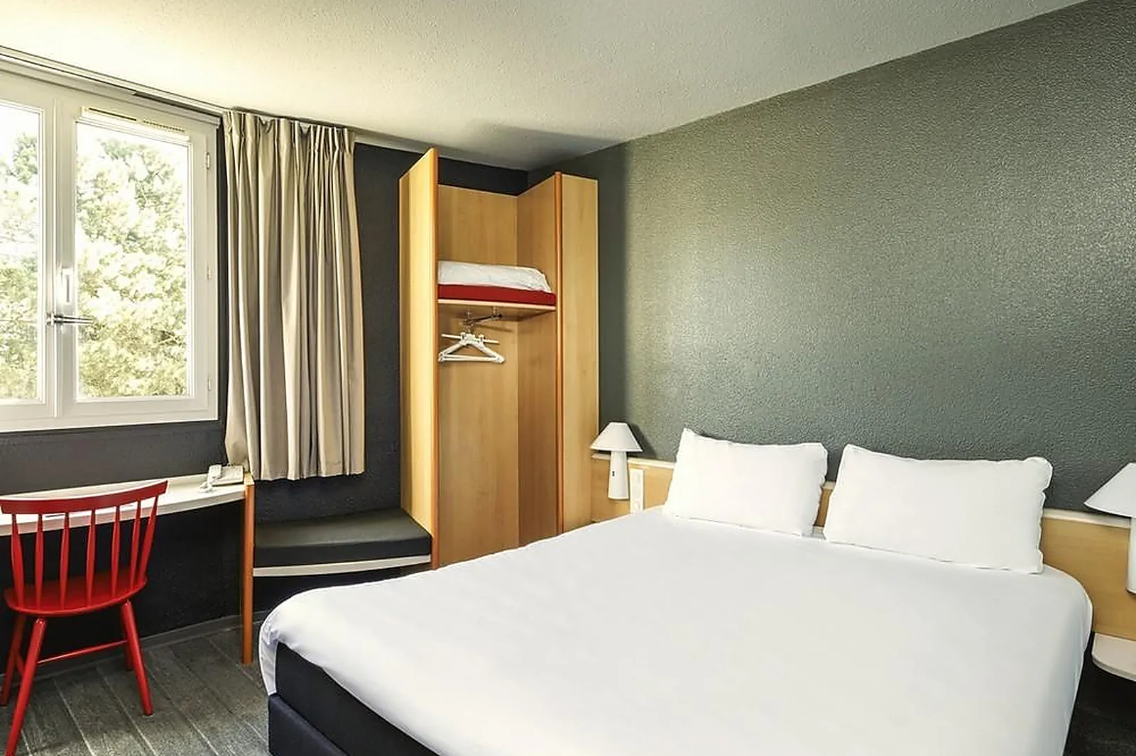 Lieux événementiels, IBIS CHARTRES OUEST LUCÉ