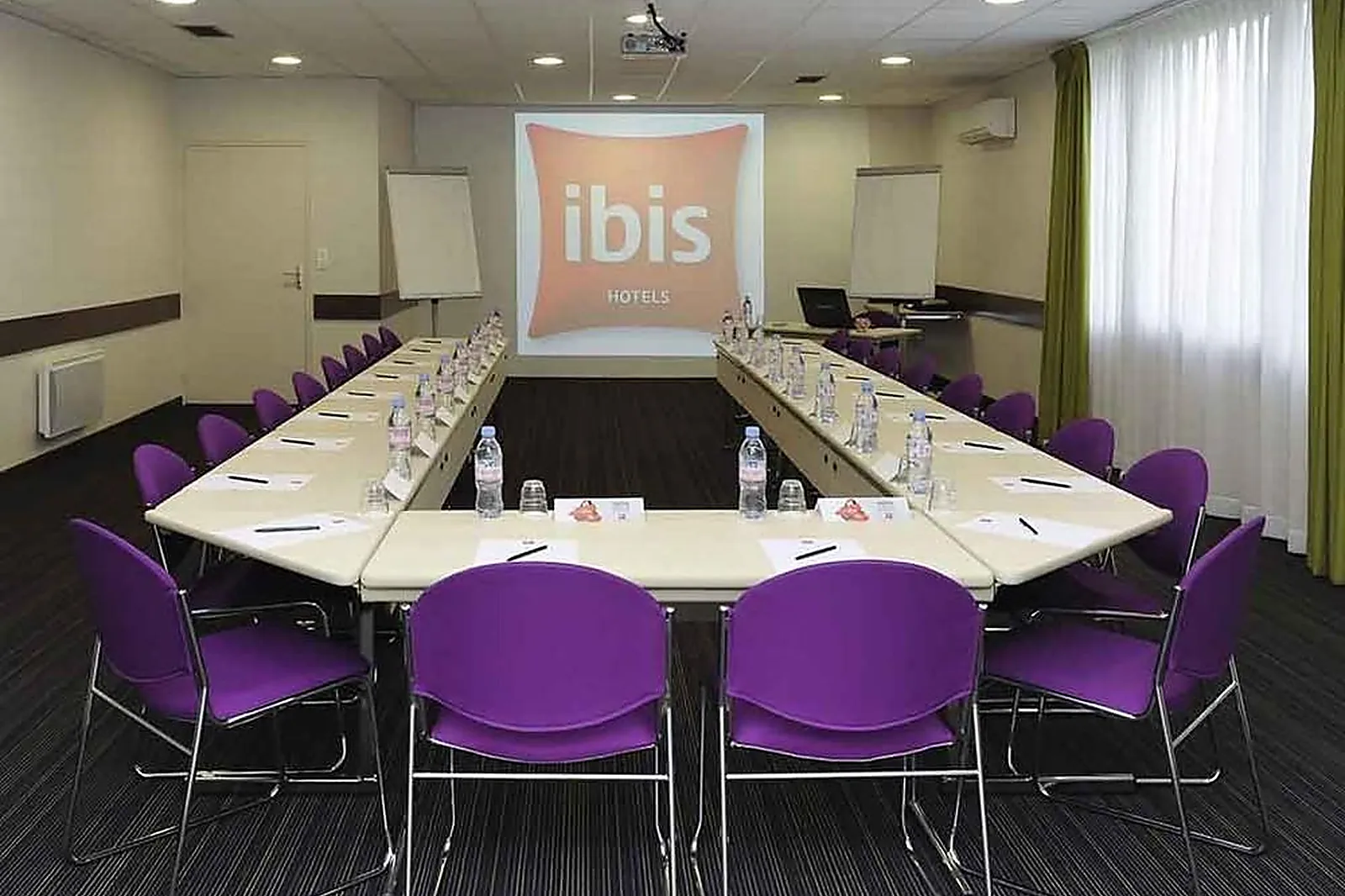 Lieux événementiels, IBIS CHARTRES OUEST LUCÉ