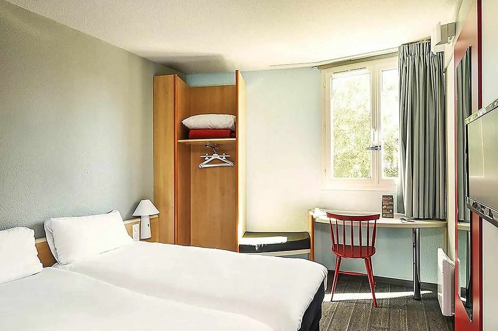 Lieux événementiels, IBIS CHARTRES OUEST LUCÉ