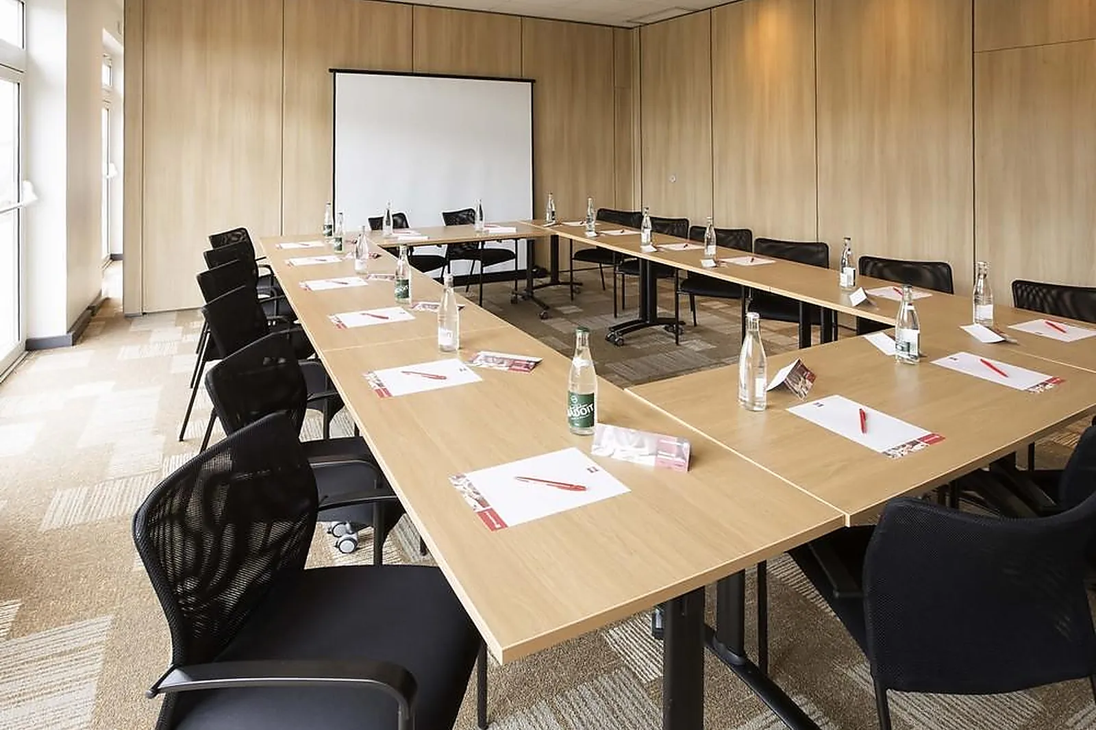 Lieux événementiels, IBIS CHERBOURG LA GLACERIE