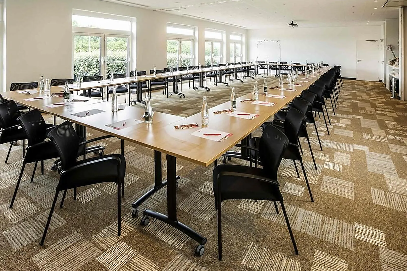 Lieux événementiels, IBIS CHERBOURG LA GLACERIE