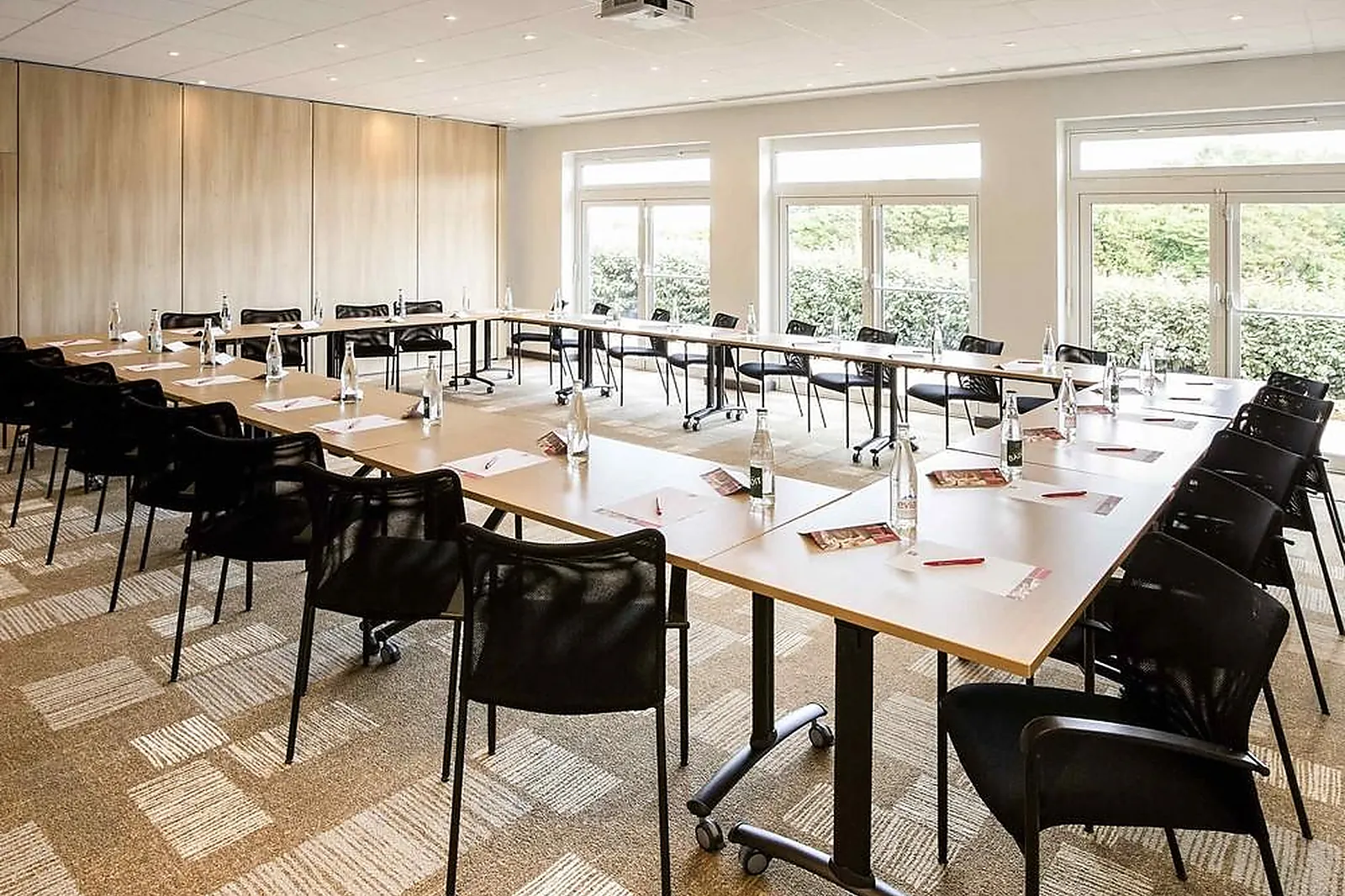 Lieux événementiels, IBIS CHERBOURG LA GLACERIE