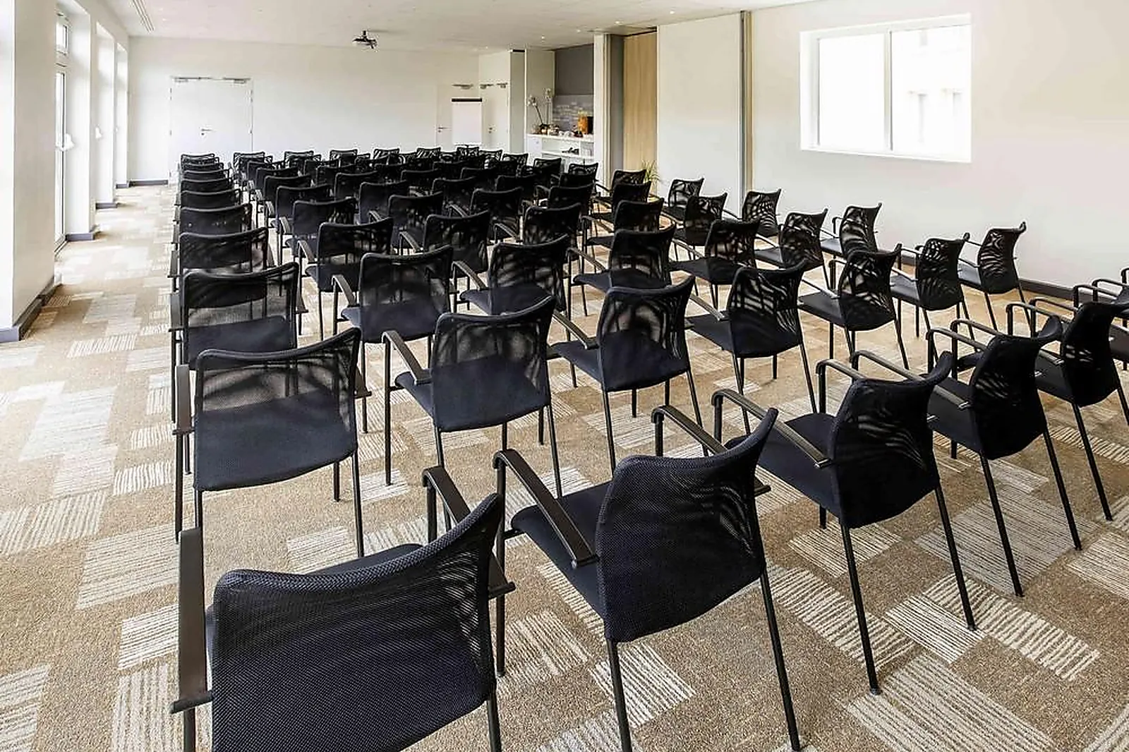 Lieux événementiels, IBIS CHERBOURG LA GLACERIE