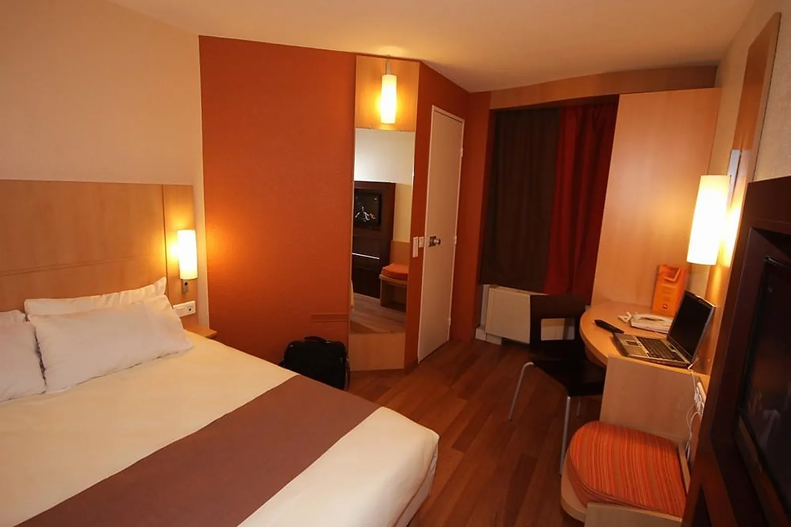 Lieux événementiels, IBIS CLERMONT FERRAND SUD CARREFOUR HERBET