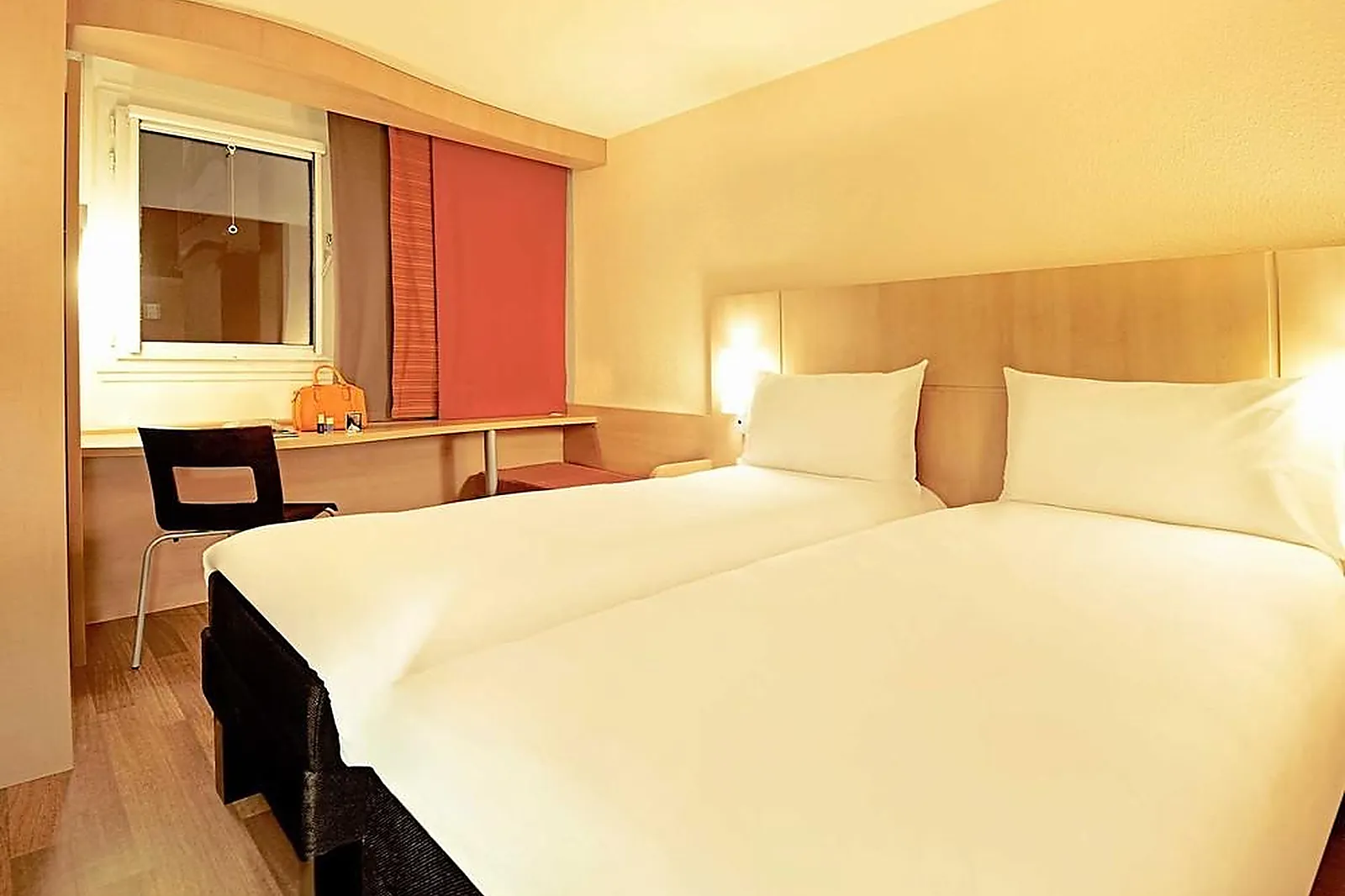 Lieux événementiels, IBIS DOUAI