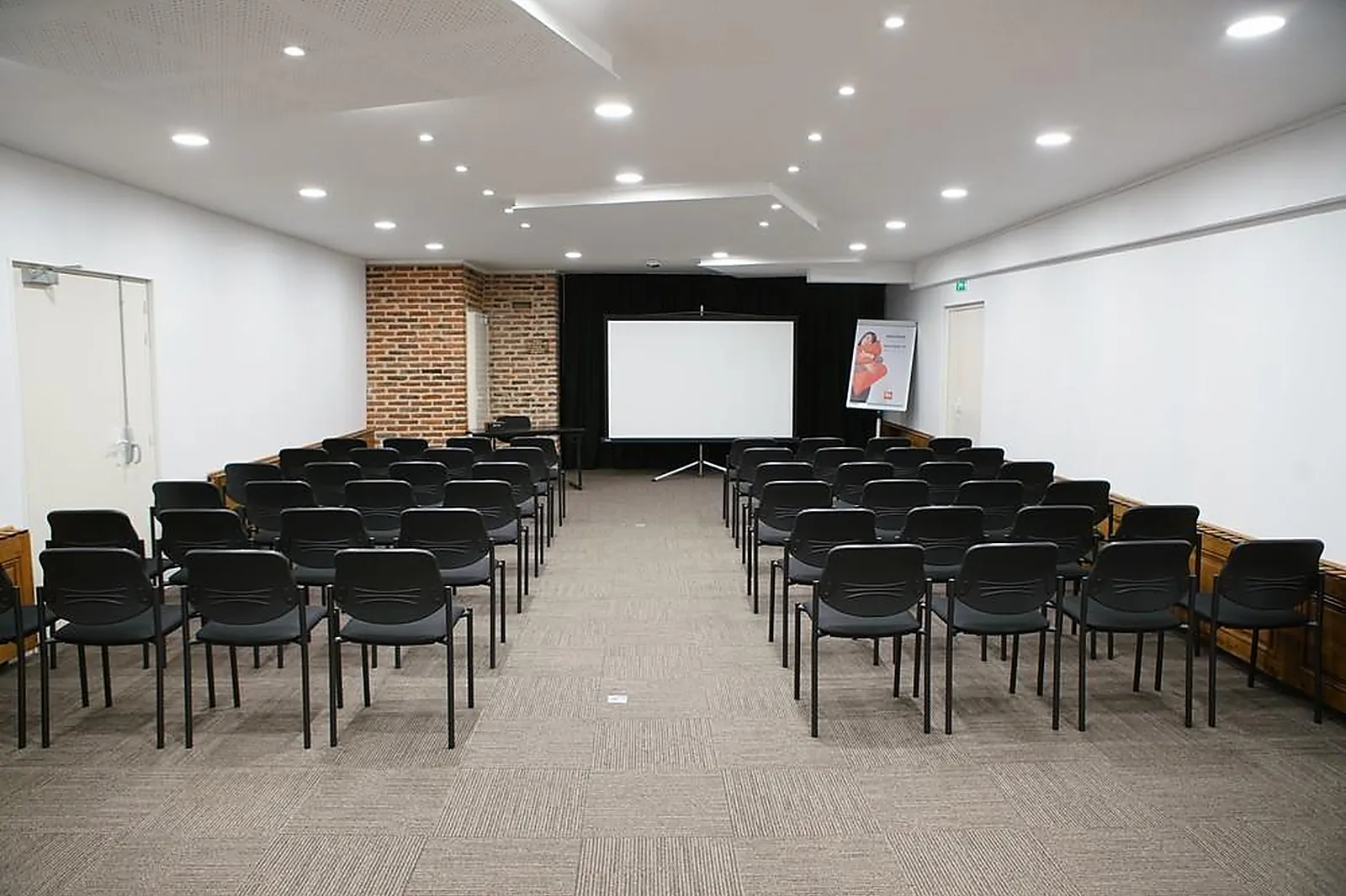 Lieux événementiels, IBIS DOUAI