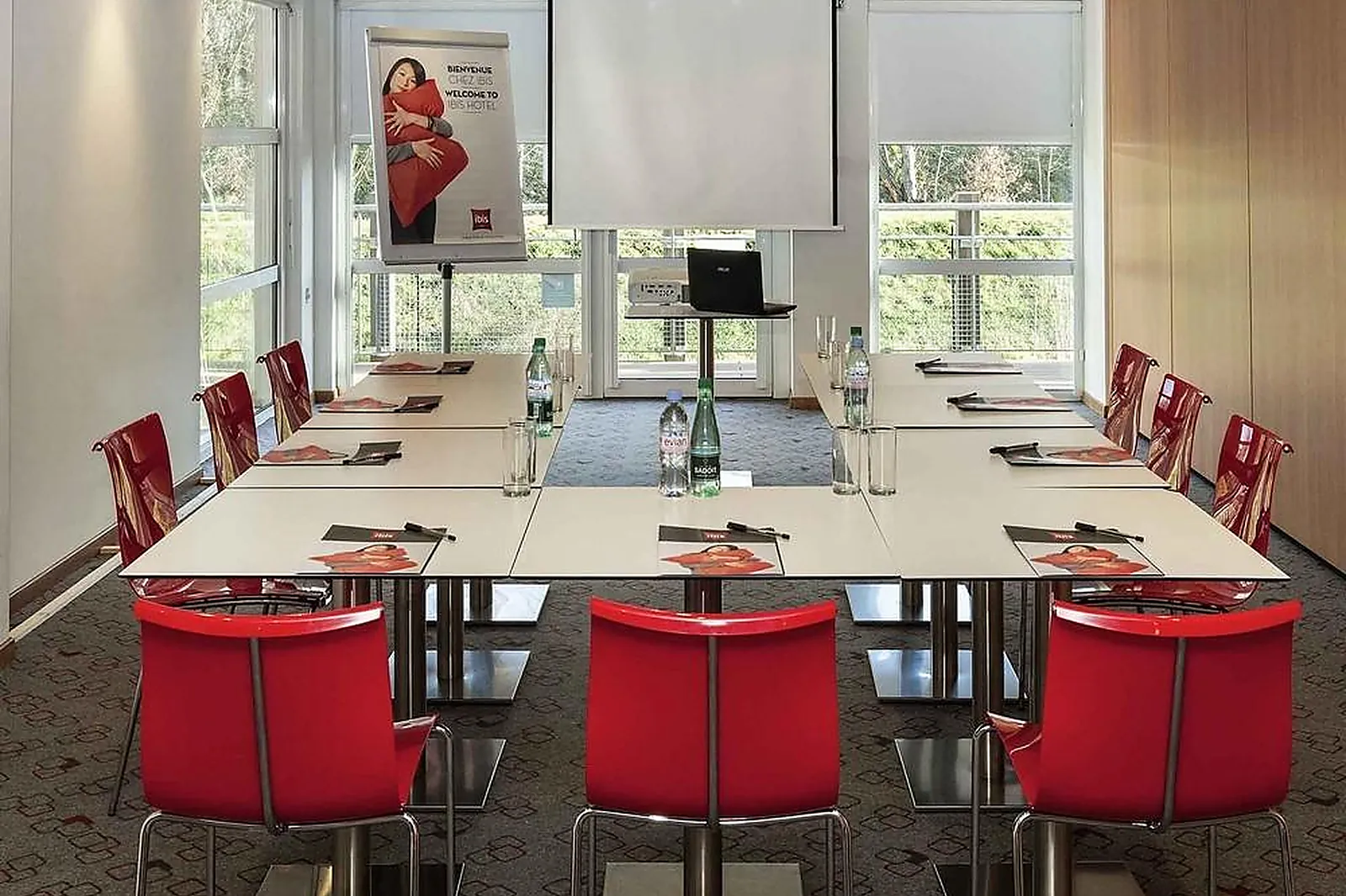 Lieux événementiels, IBIS GOLFE DE SAINT-TROPEZ