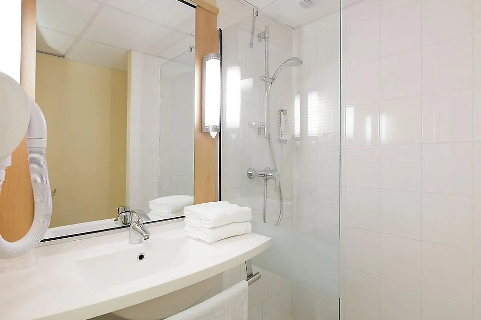 Lieux événementiels, IBIS GUINGAMP COEUR DE BRETAGNE