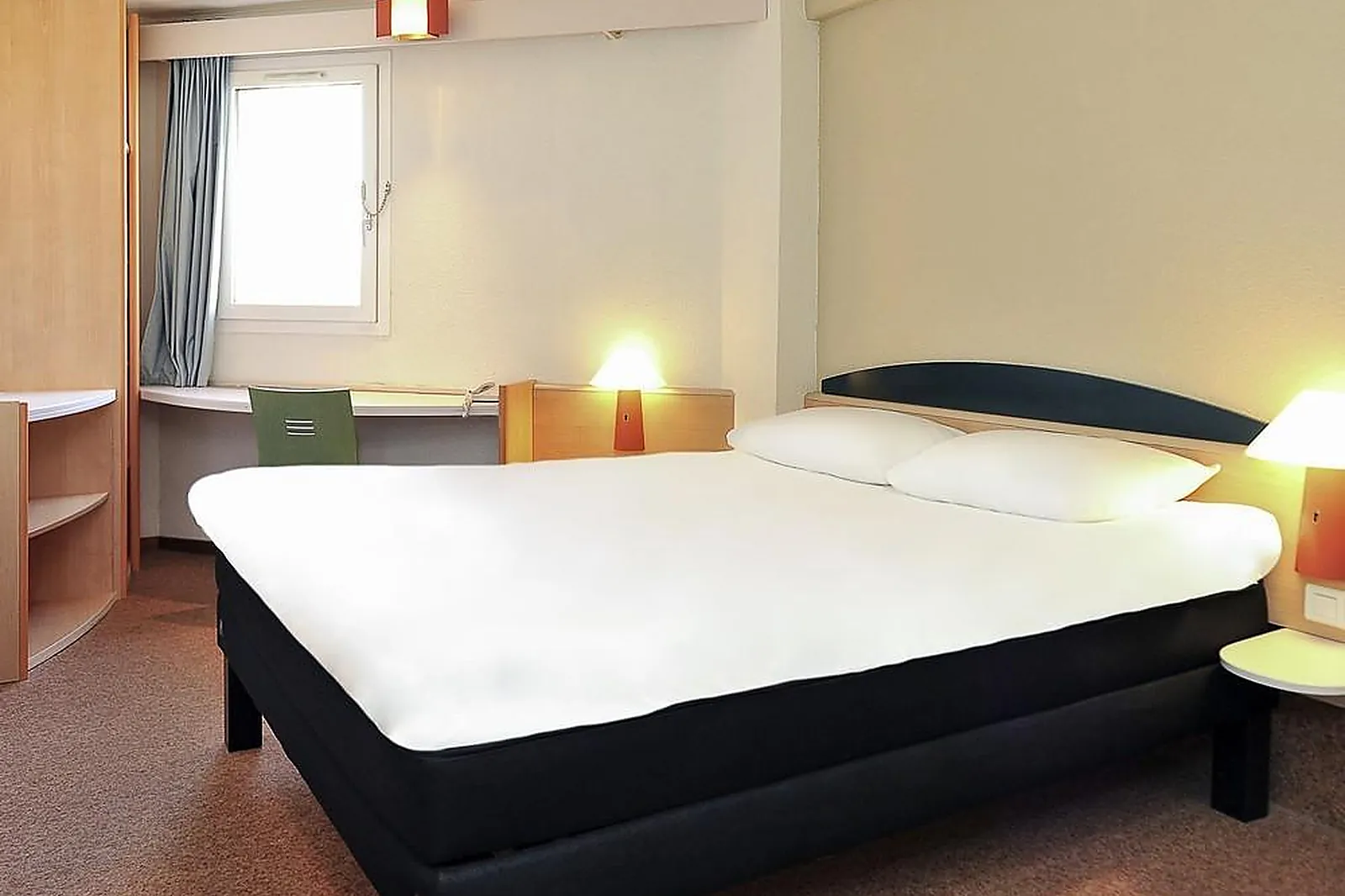 Lieux événementiels, IBIS HOTEL AUTUN