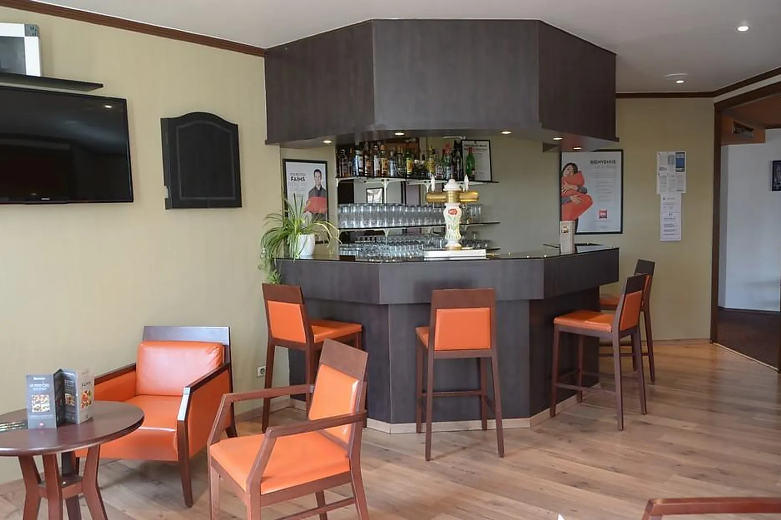 Lieux événementiels, IBIS  HÔTEL NEVERS