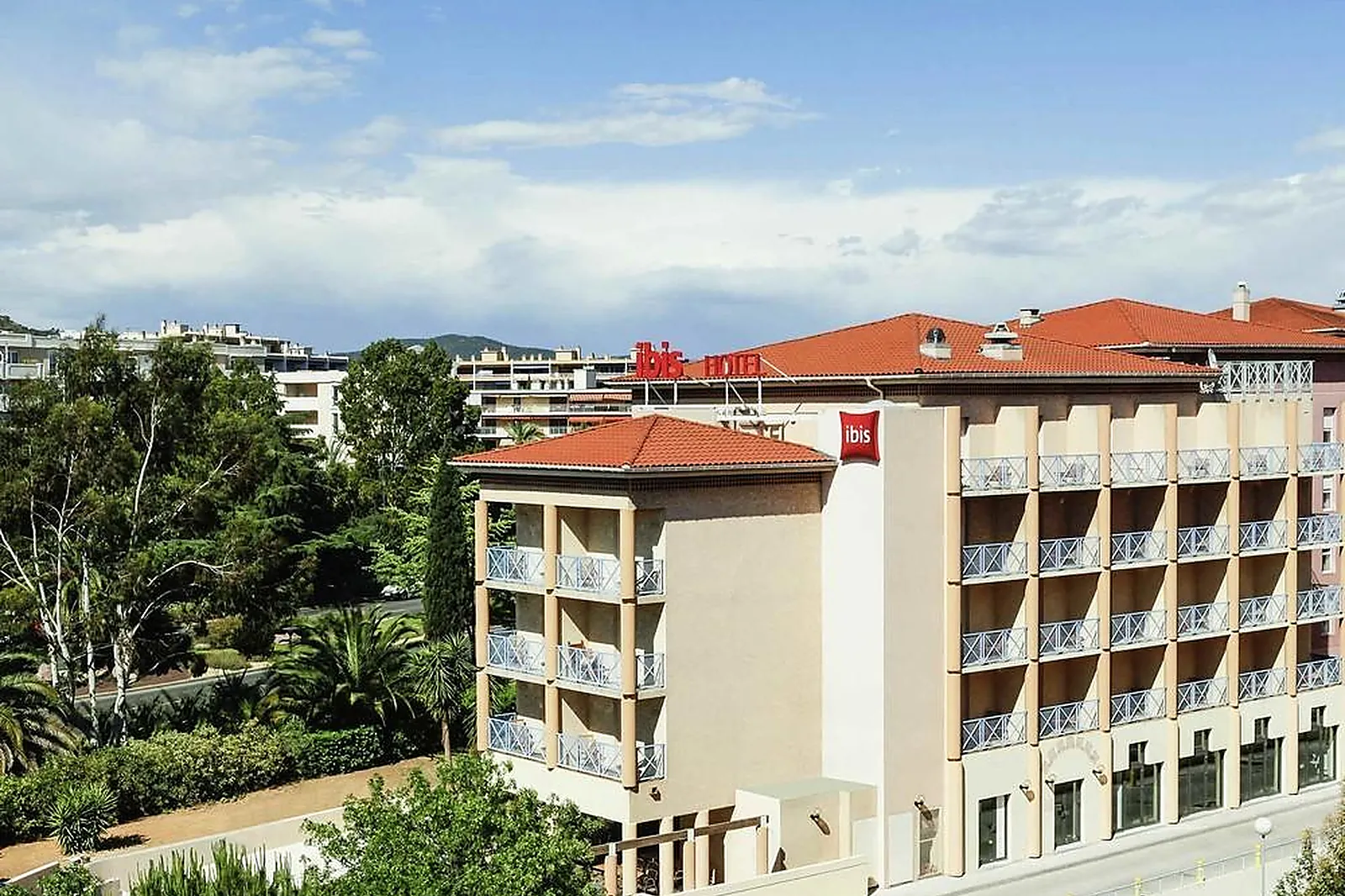 Lieux événementiels, IBIS HYÈRES CENTRE