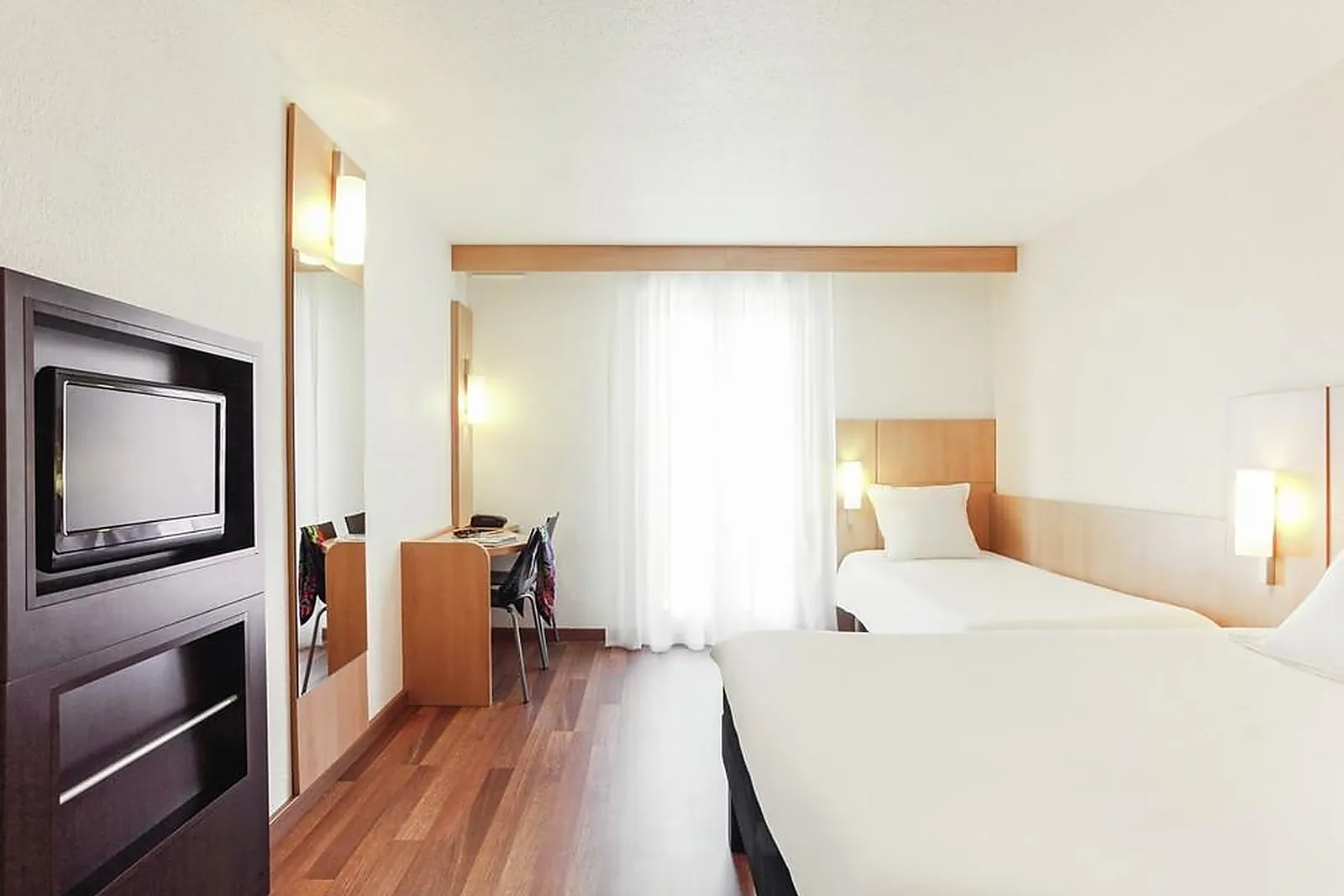 Lieux événementiels, IBIS HYÈRES CENTRE