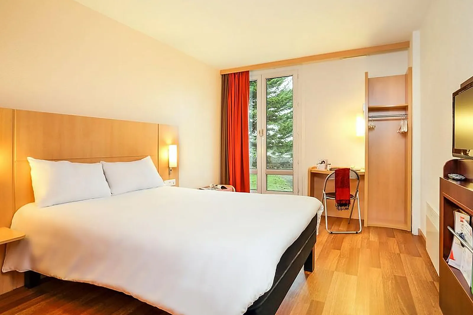 Lieux événementiels, IBIS LE MANS EST PONTLIEUE