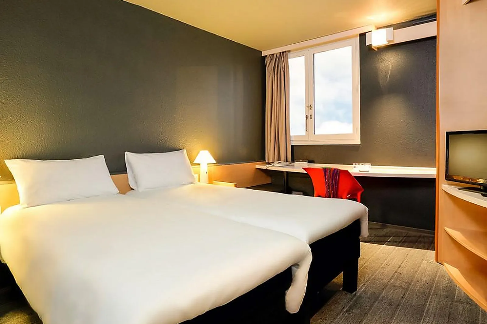 Lieux événementiels, IBIS LE MANS EST PONTLIEUE