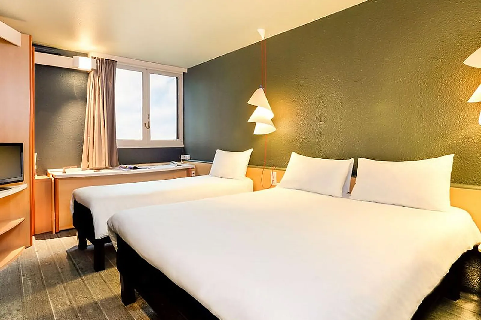 Lieux événementiels, IBIS LE MANS EST PONTLIEUE