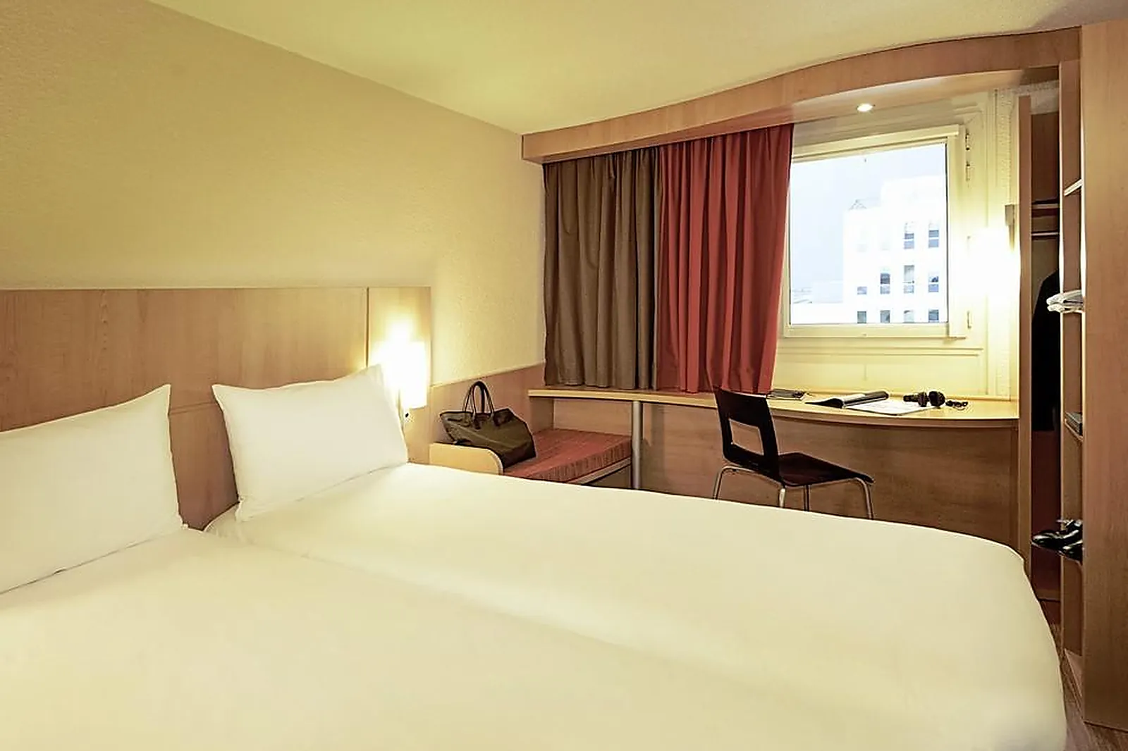 Lieux événementiels, IBIS LORIOL LE POUZIN