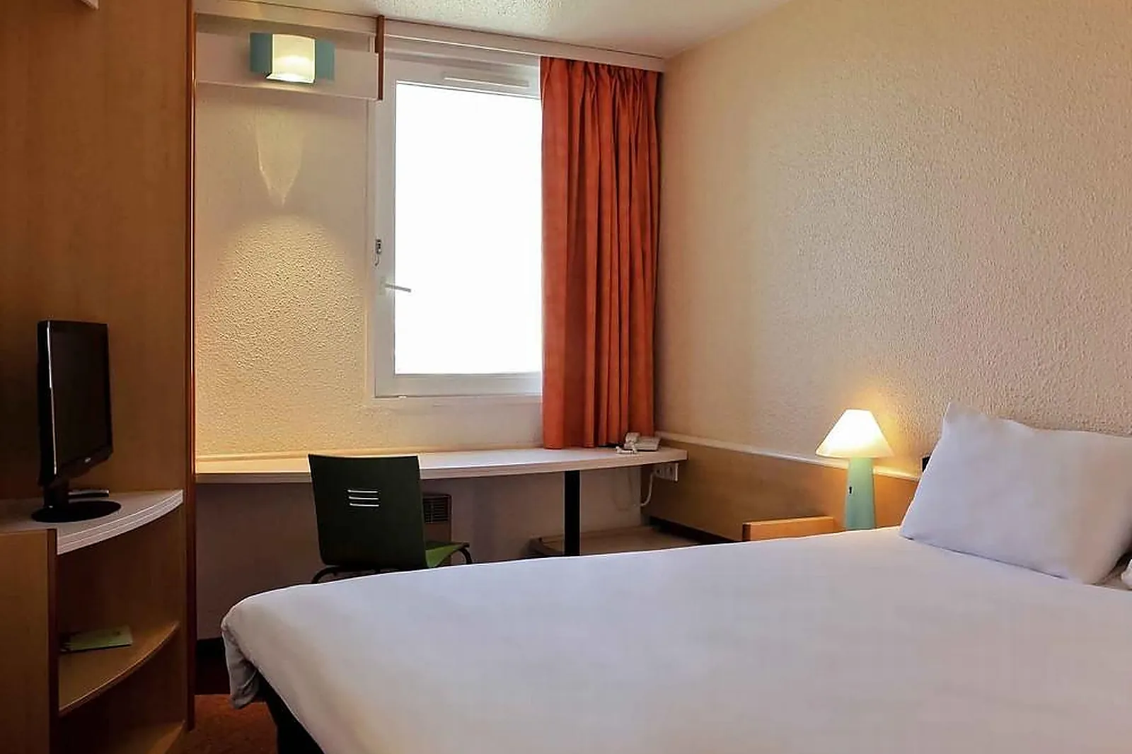 Lieux événementiels, IBIS LYON EST BRON