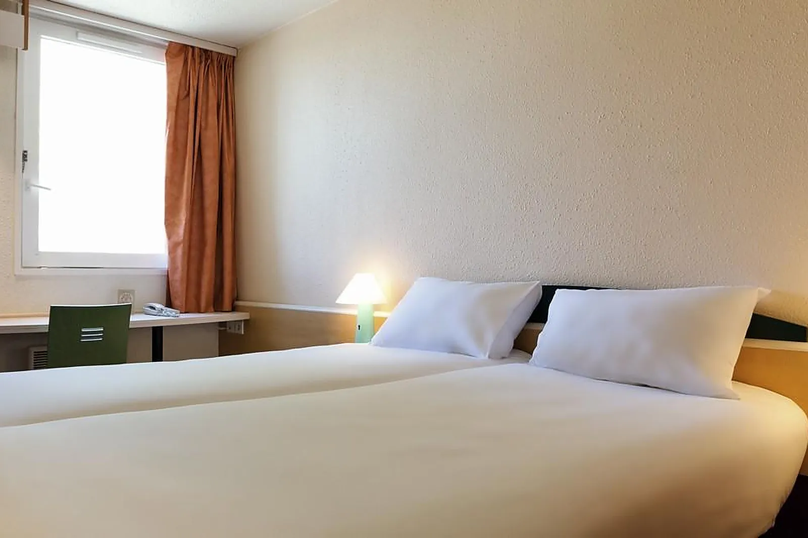 Lieux événementiels, IBIS LYON EST BRON