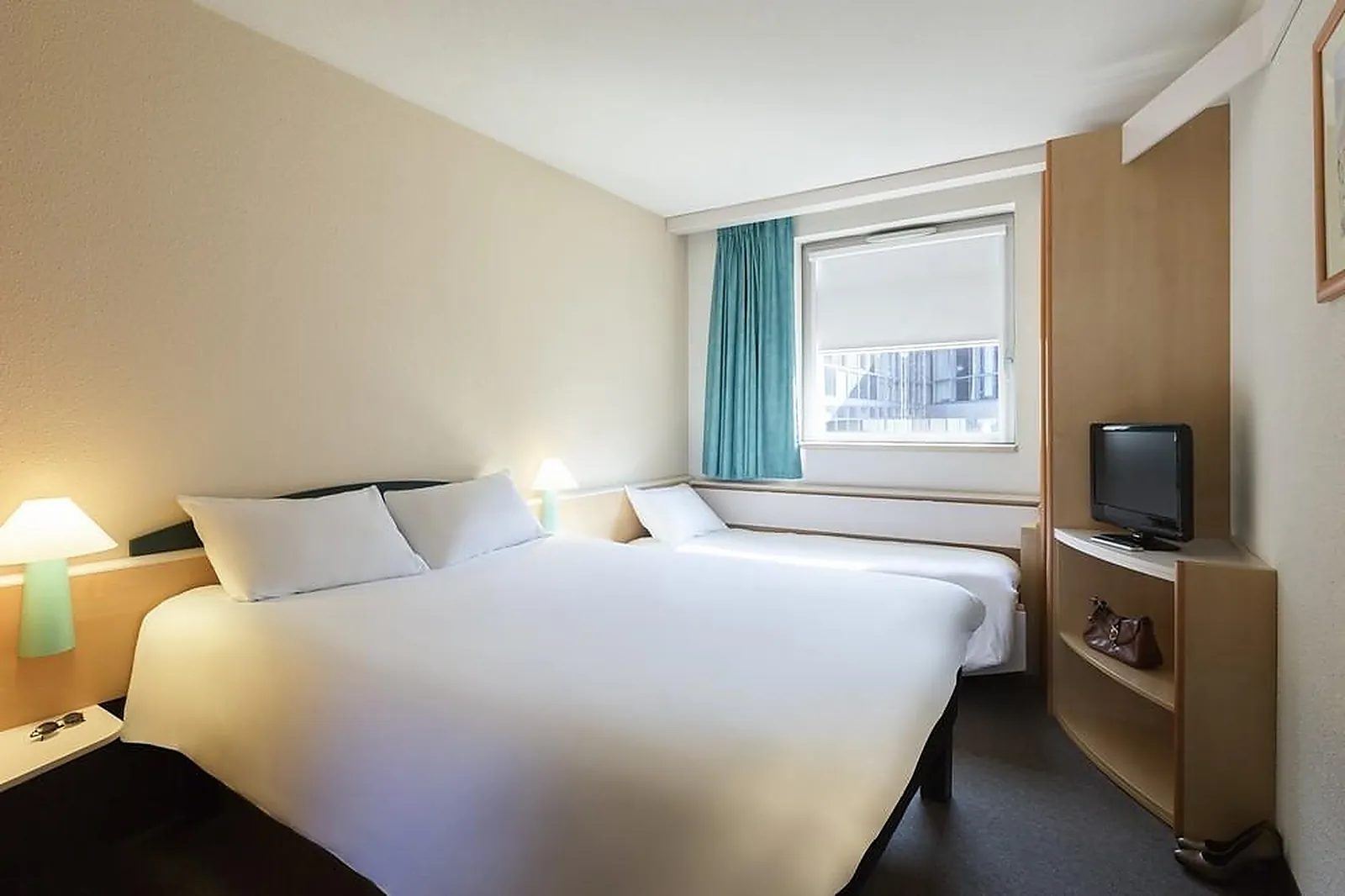 Lieux événementiels, IBIS LYON EST BRON