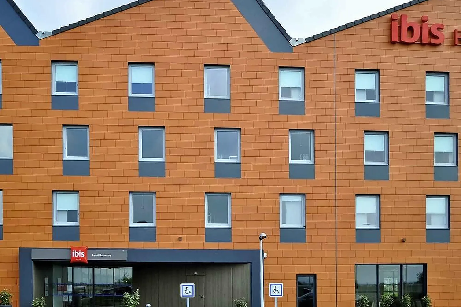 Lieux événementiels, IBIS LYON EST CHAPONNAY