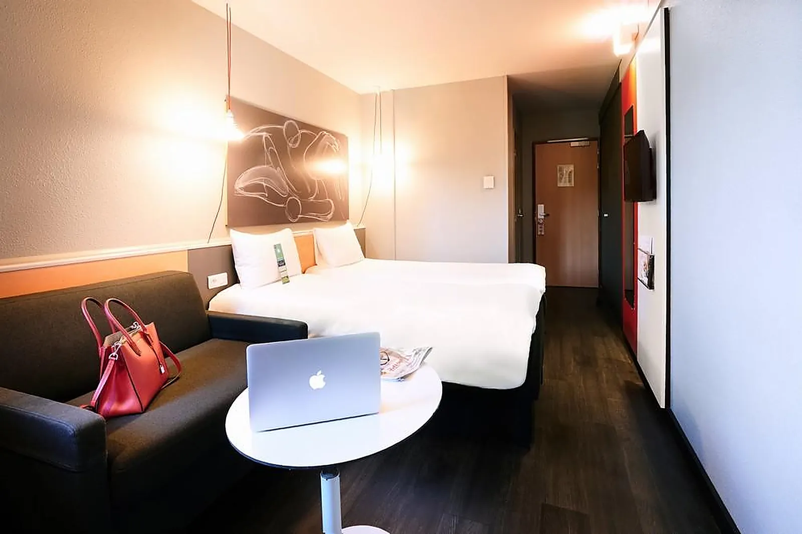 Lieux événementiels, IBIS LYON GERLAND MUSEE DES CONFLUENCES